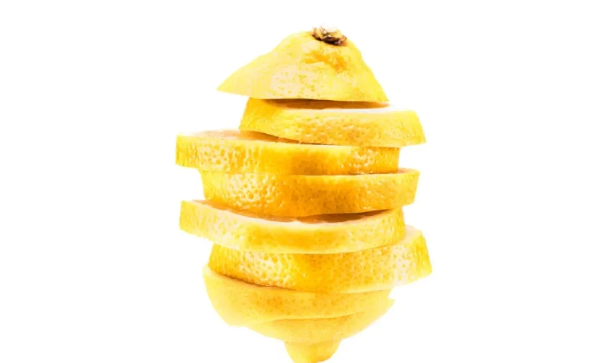 Sliced lemon